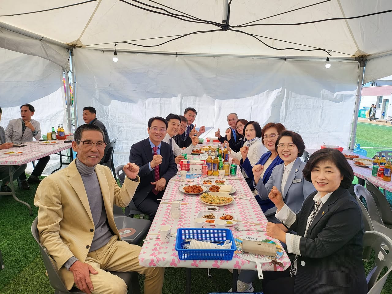 군민과 함께한 사진