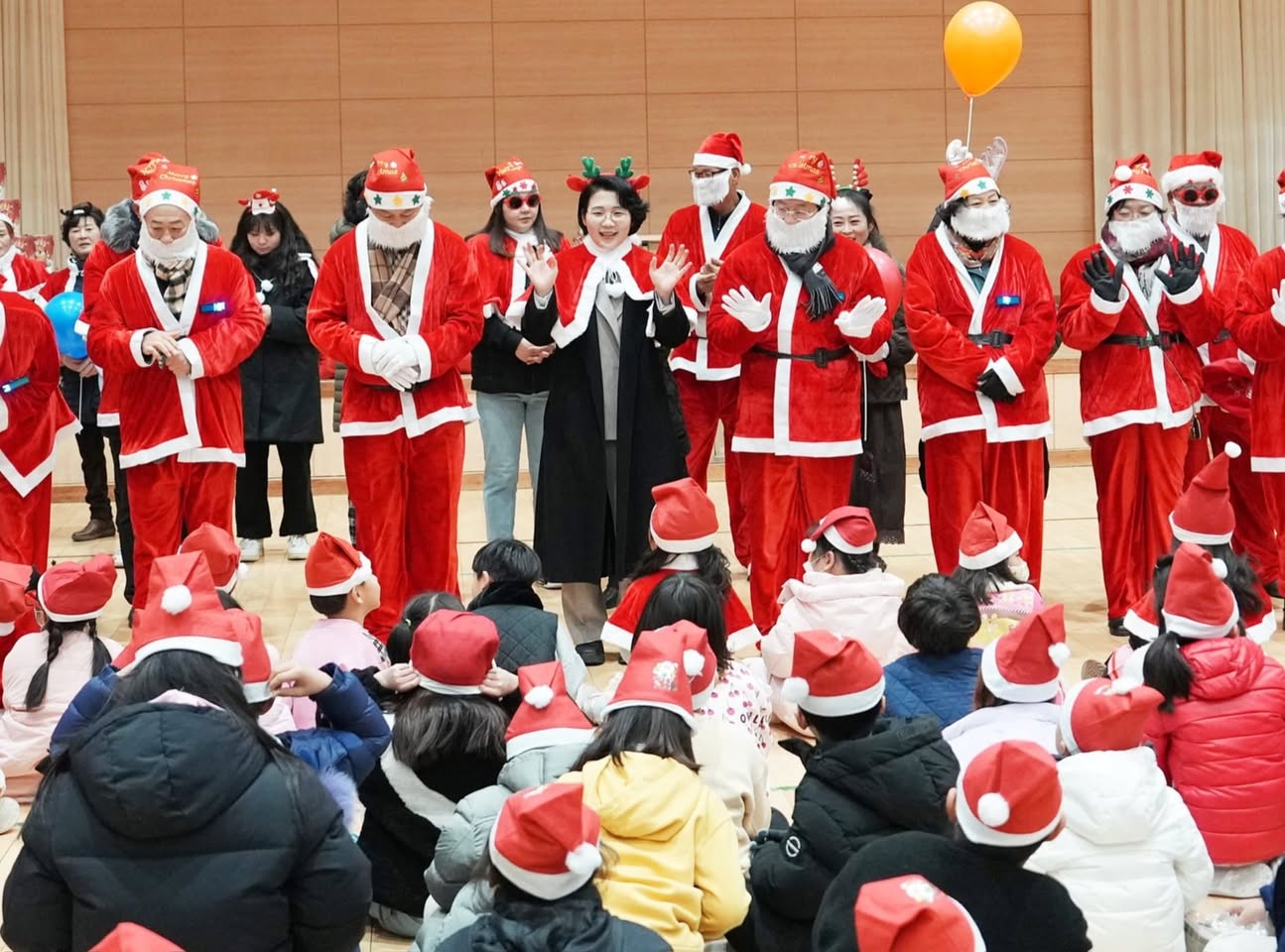 군민과 함께한 사진