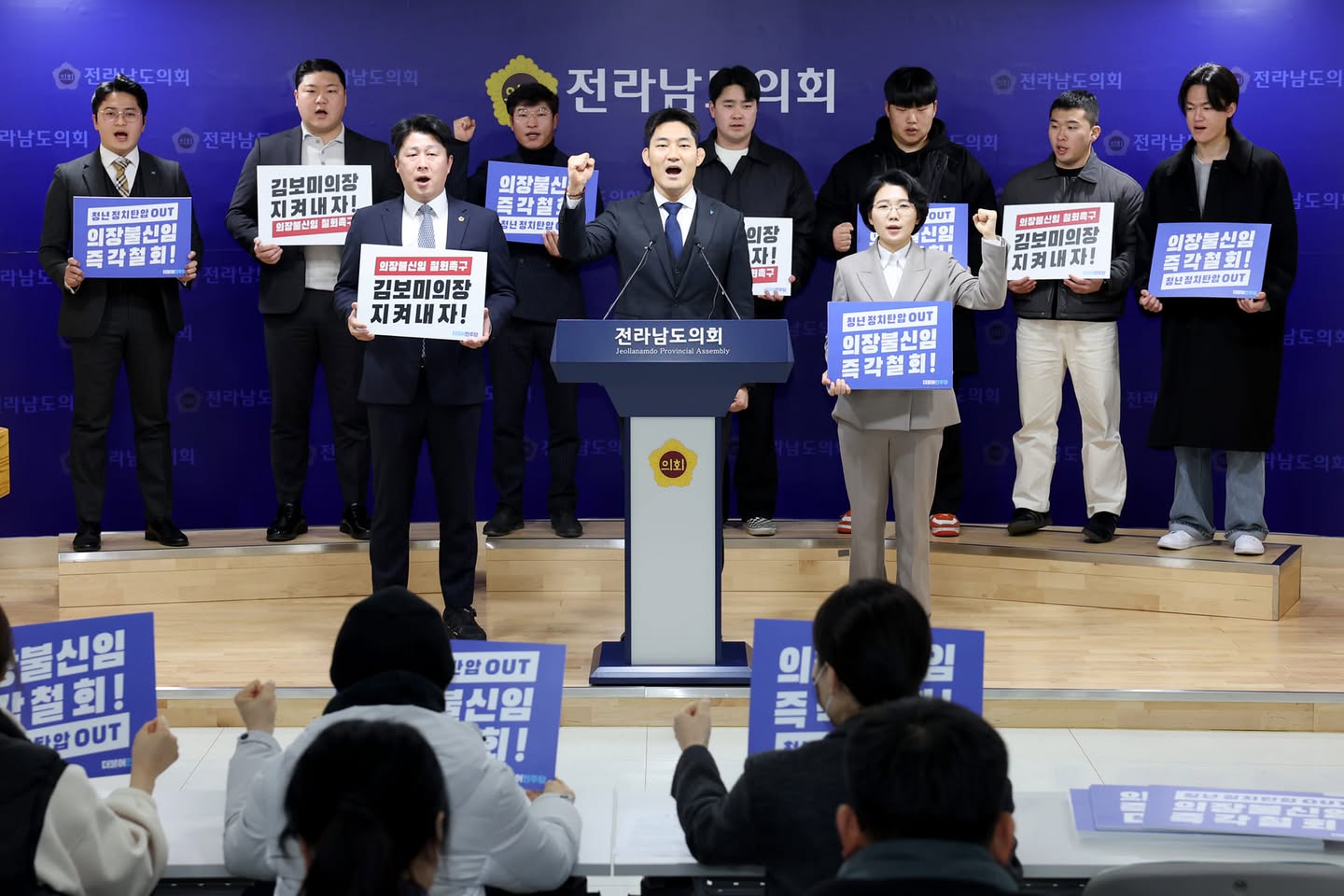 군민과 함께한 사진