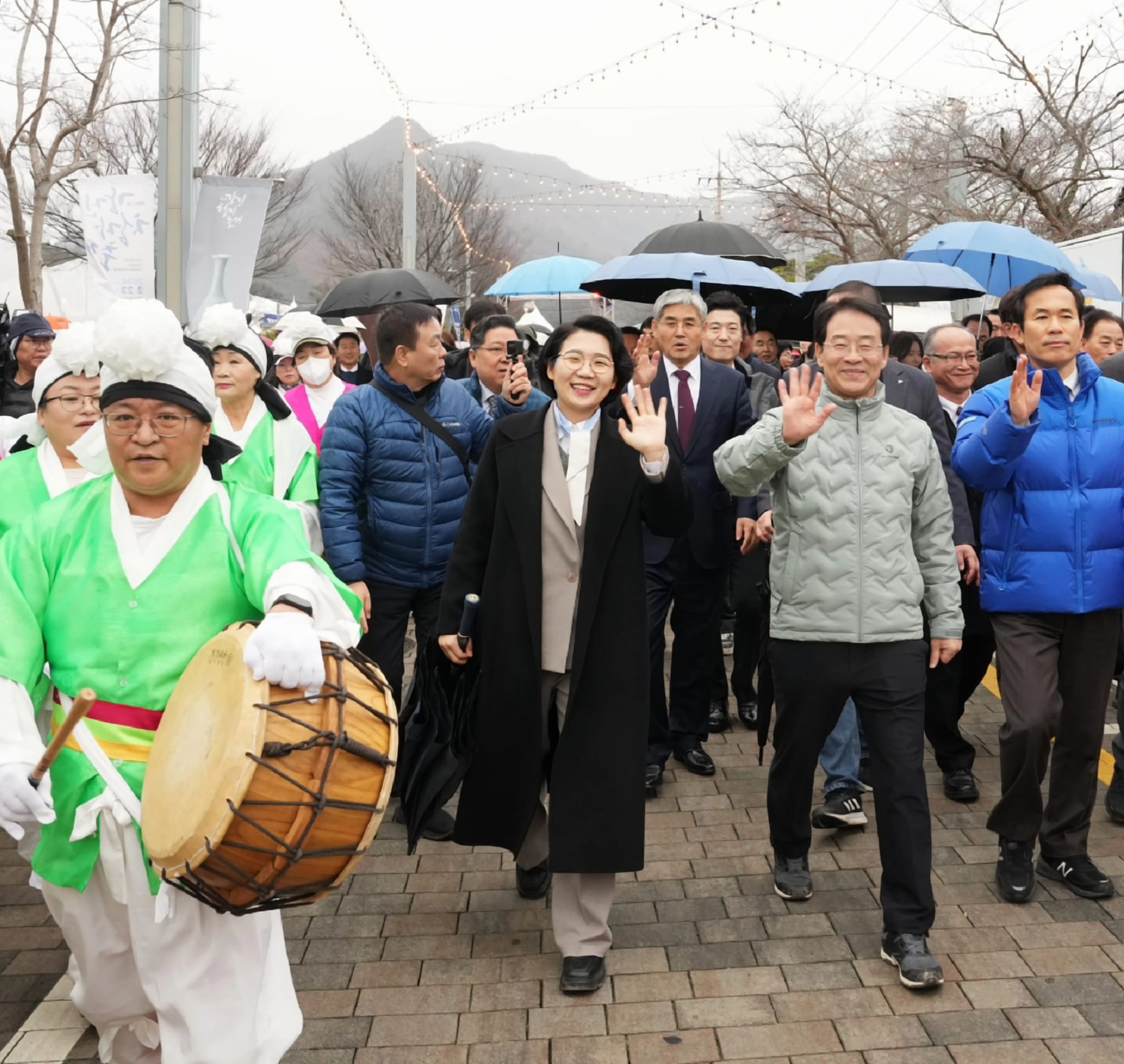 군민과 함께한 사진