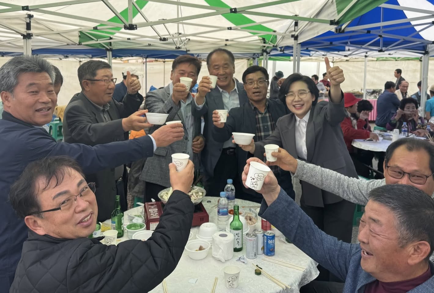 군민과 함께한 사진