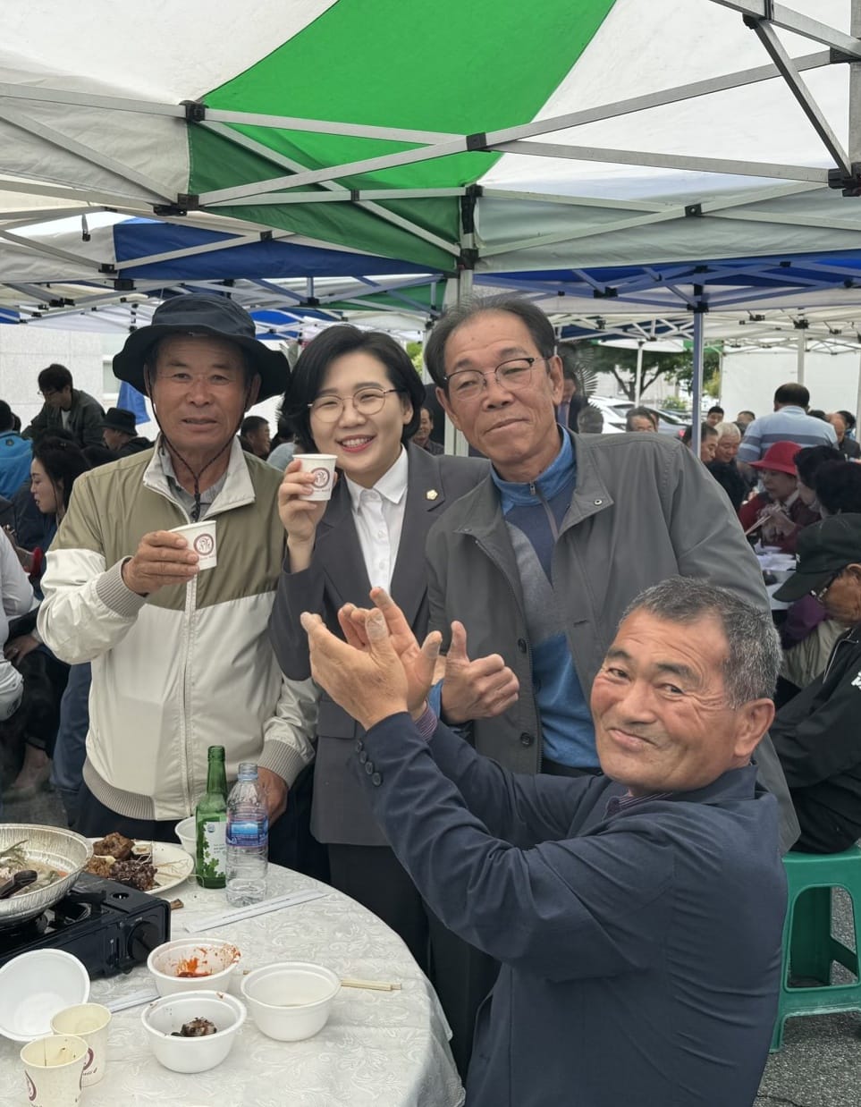 군민과 함께한 사진