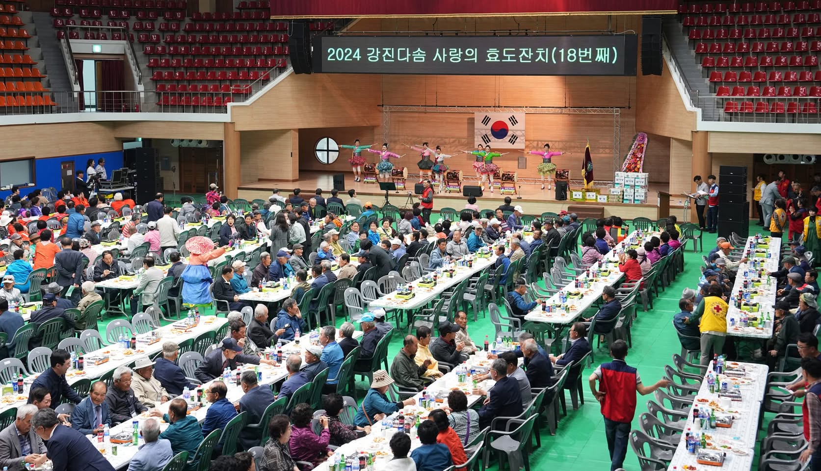 군민과 함께한 사진