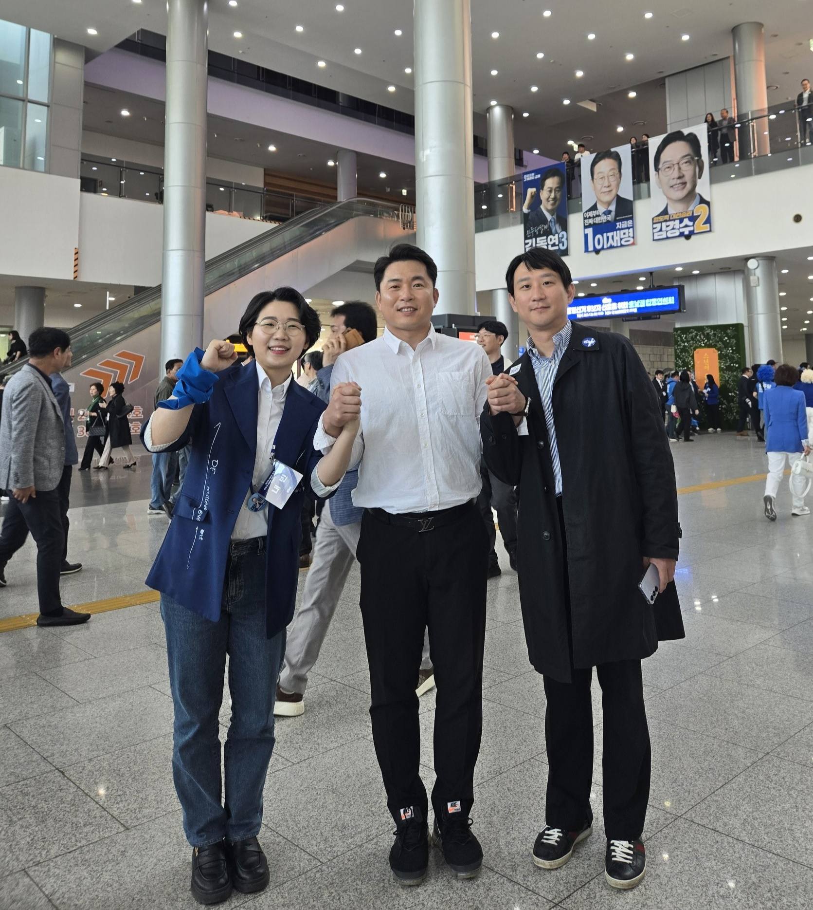 군민과 함께한 사진