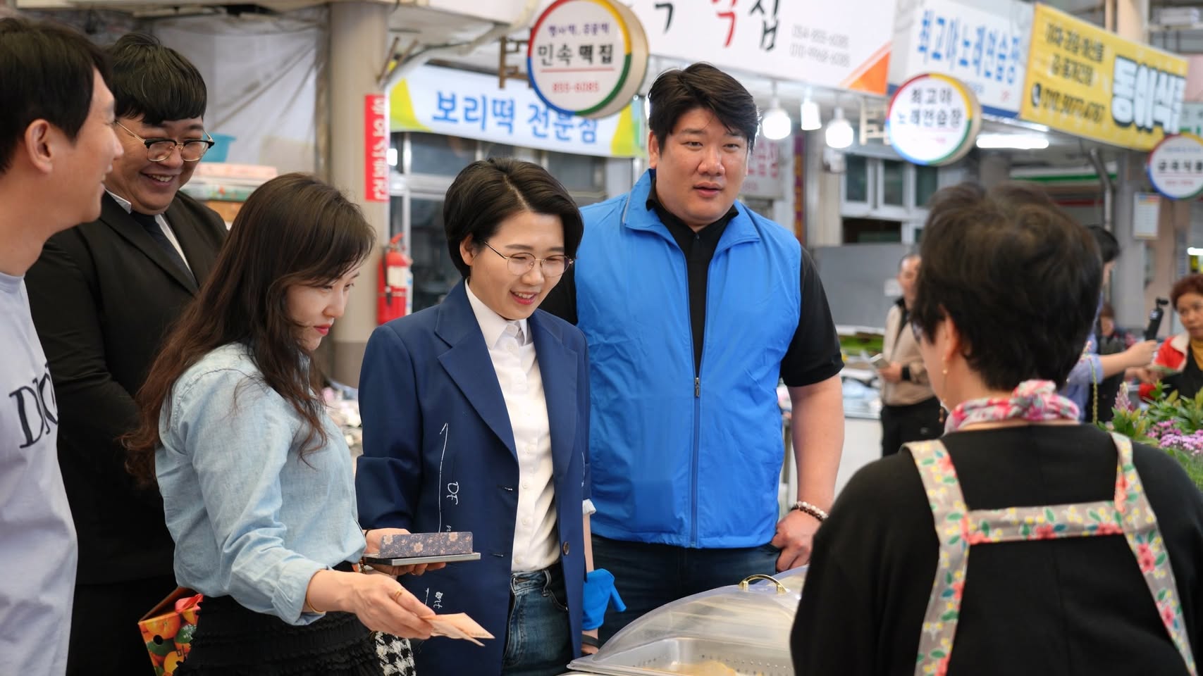 군민과 함께한 사진