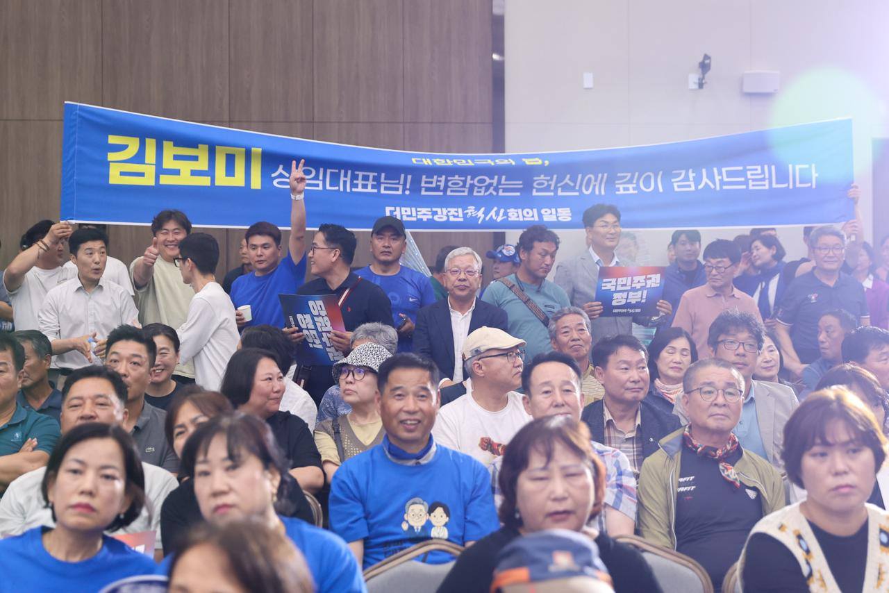 군민과 함께한 사진