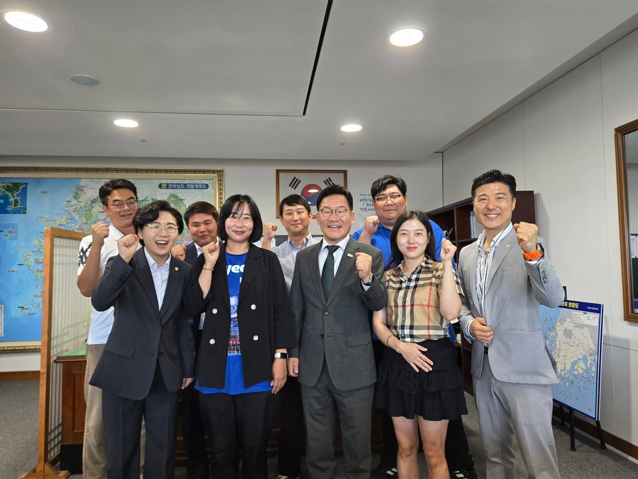 군민과 함께한 사진