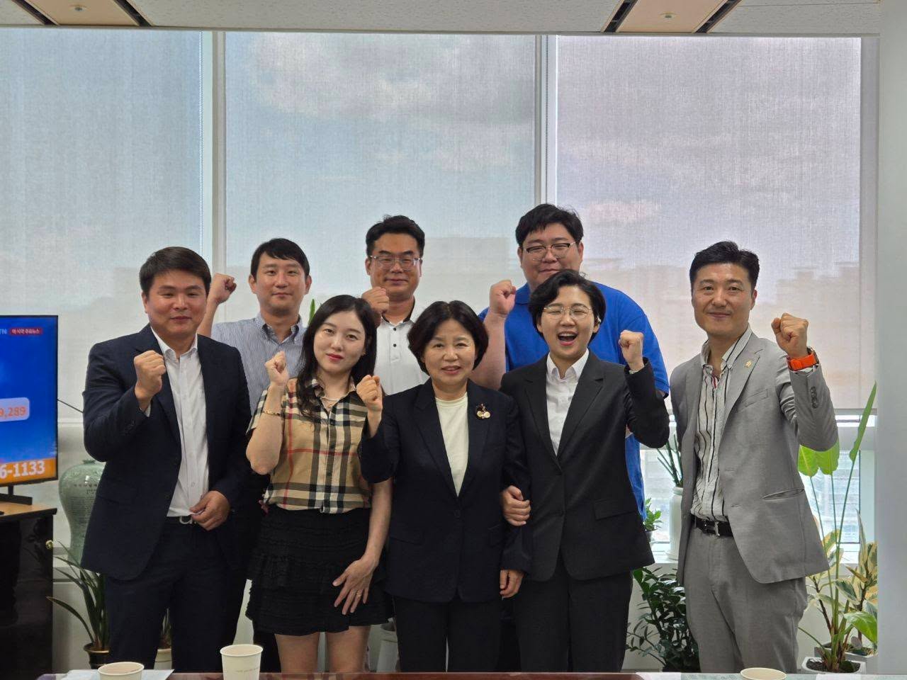 군민과 함께한 사진