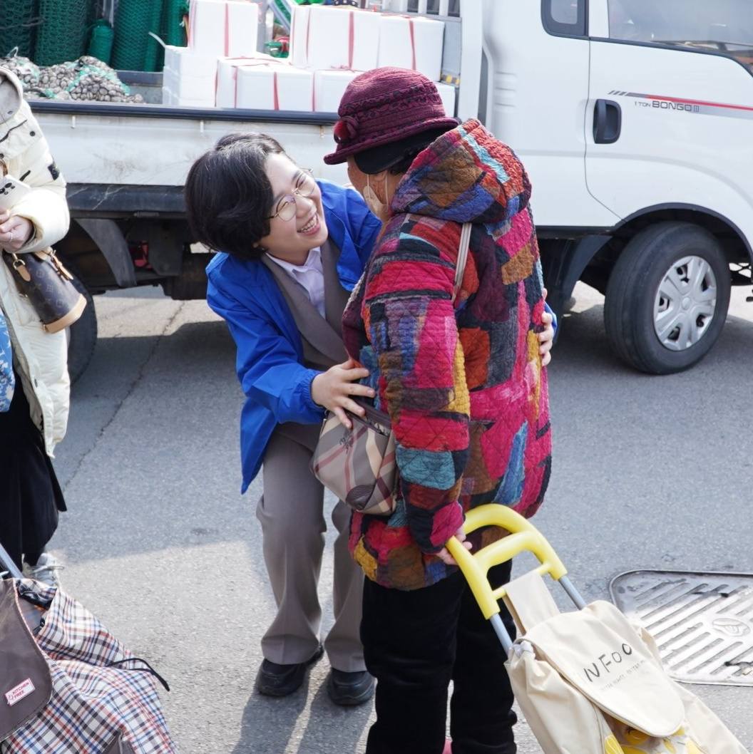 군민과 함께한 사진