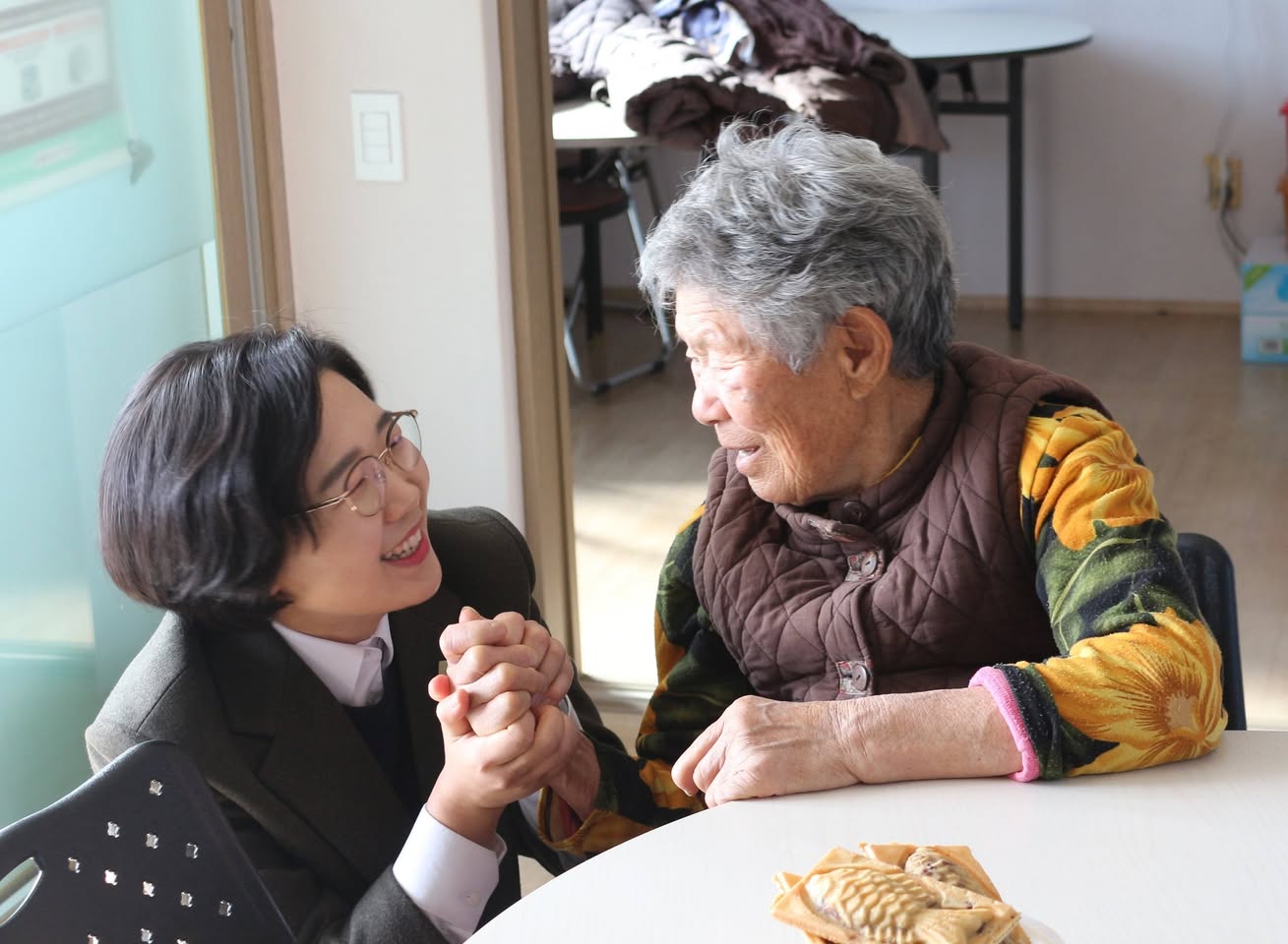 군민과 함께한 사진