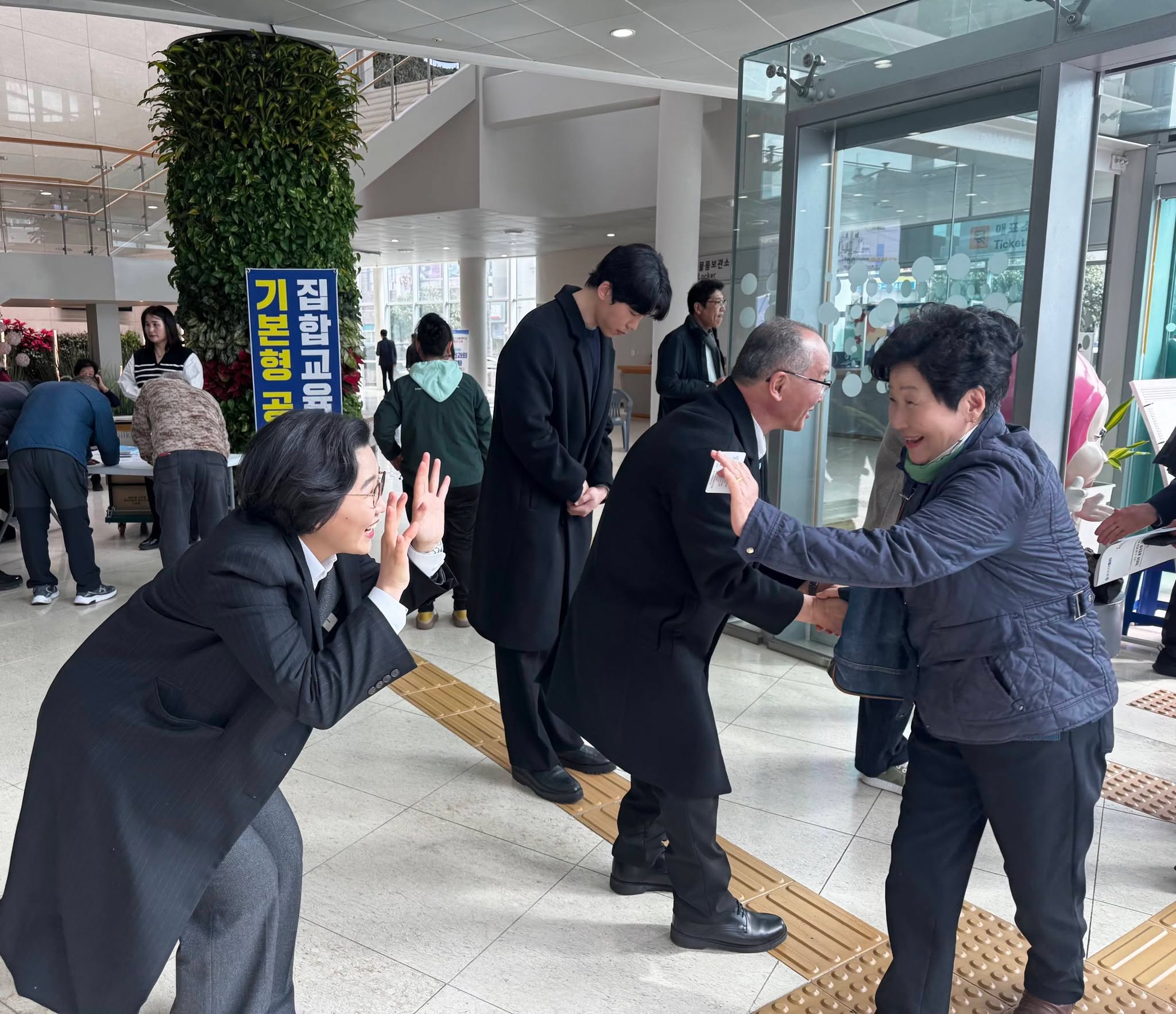군민과 함께한 사진