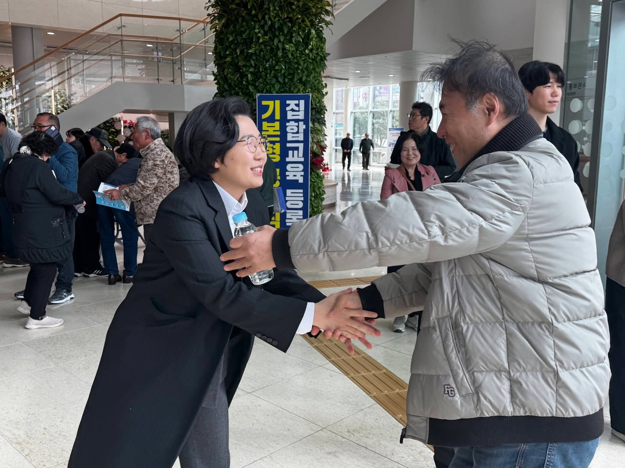 군민과 함께한 사진