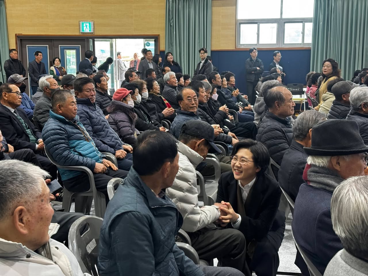 군민과 함께한 사진