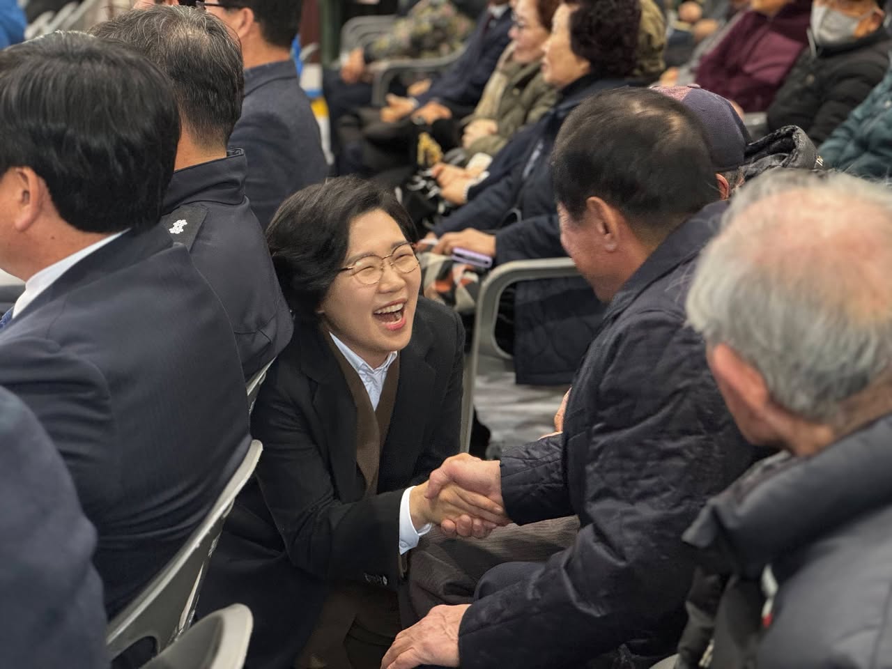 군민과 함께한 사진
