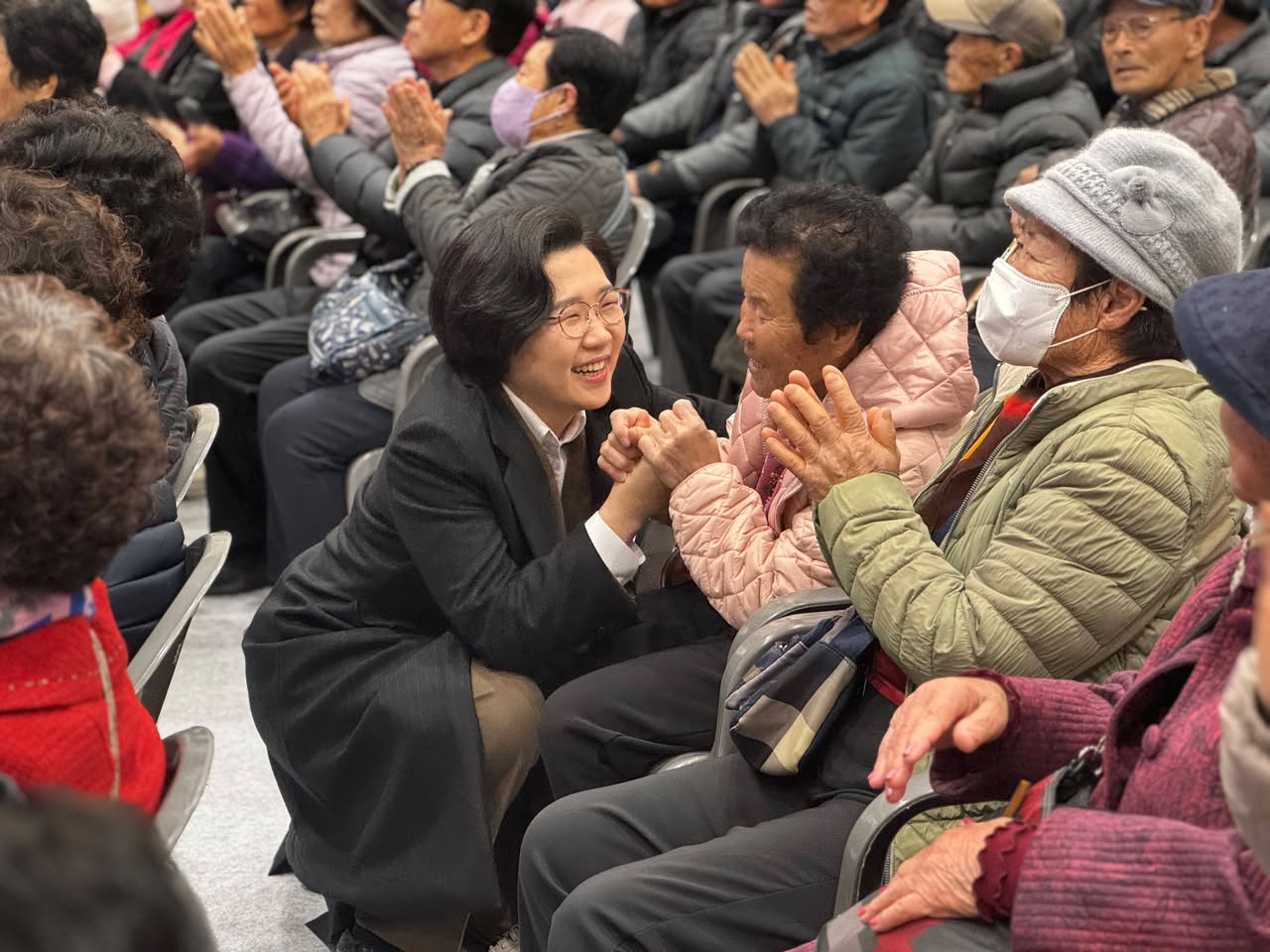 군민과 함께한 사진