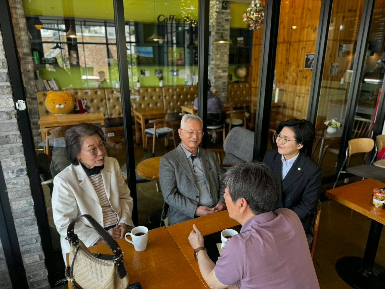 군민과 함께한 사진