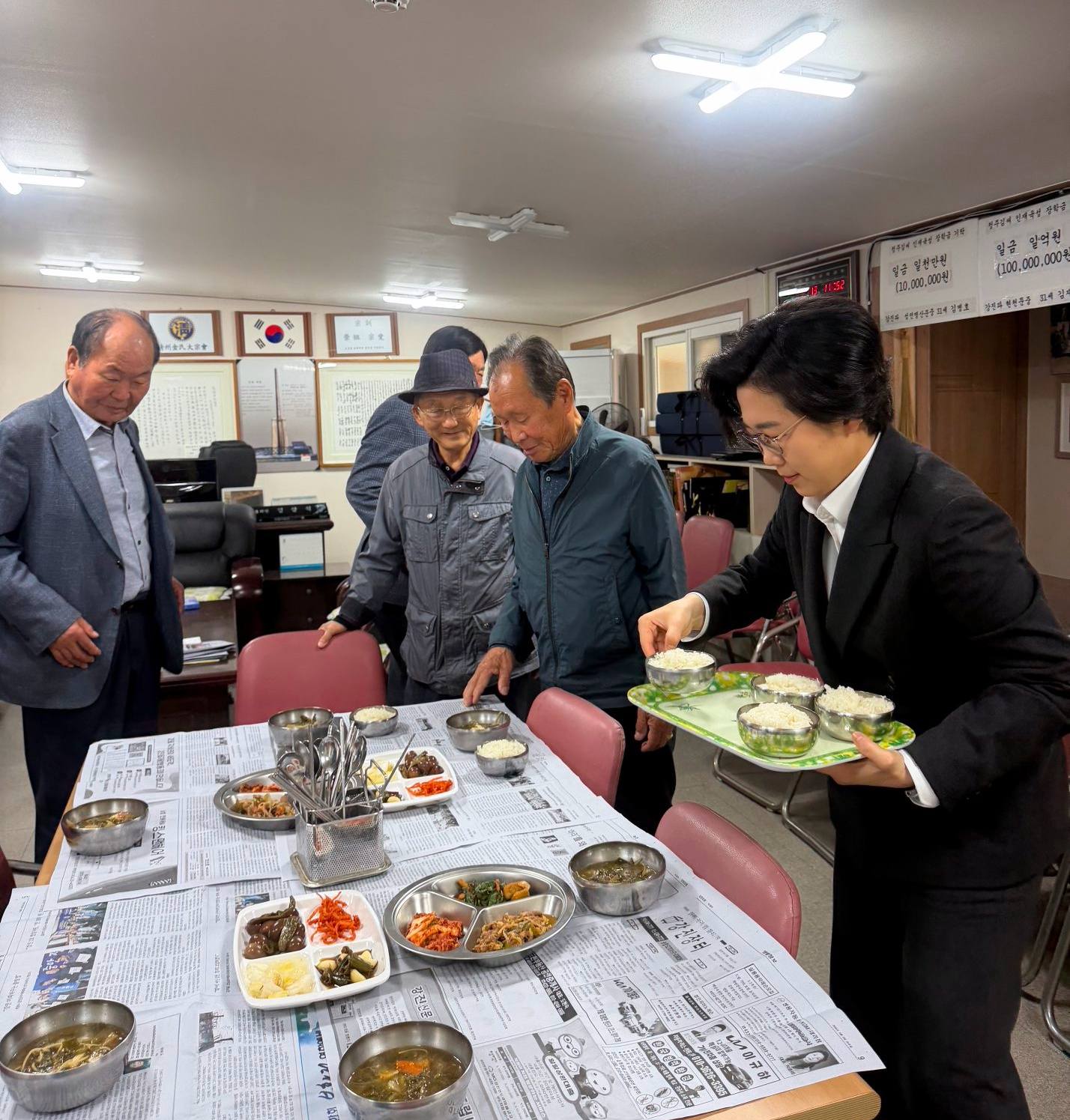 군민과 함께한 사진