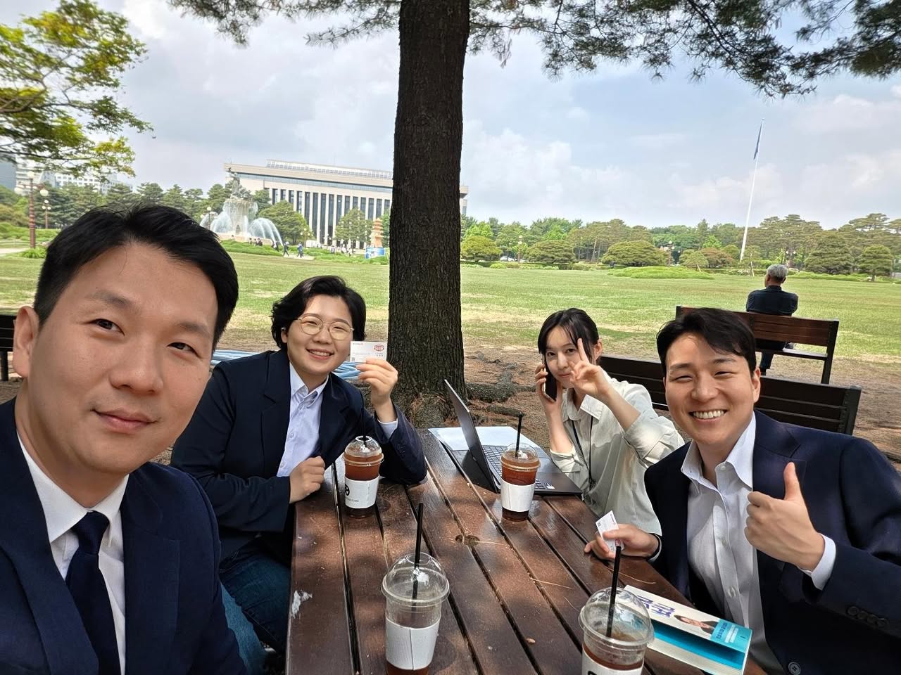 군민과 함께한 사진