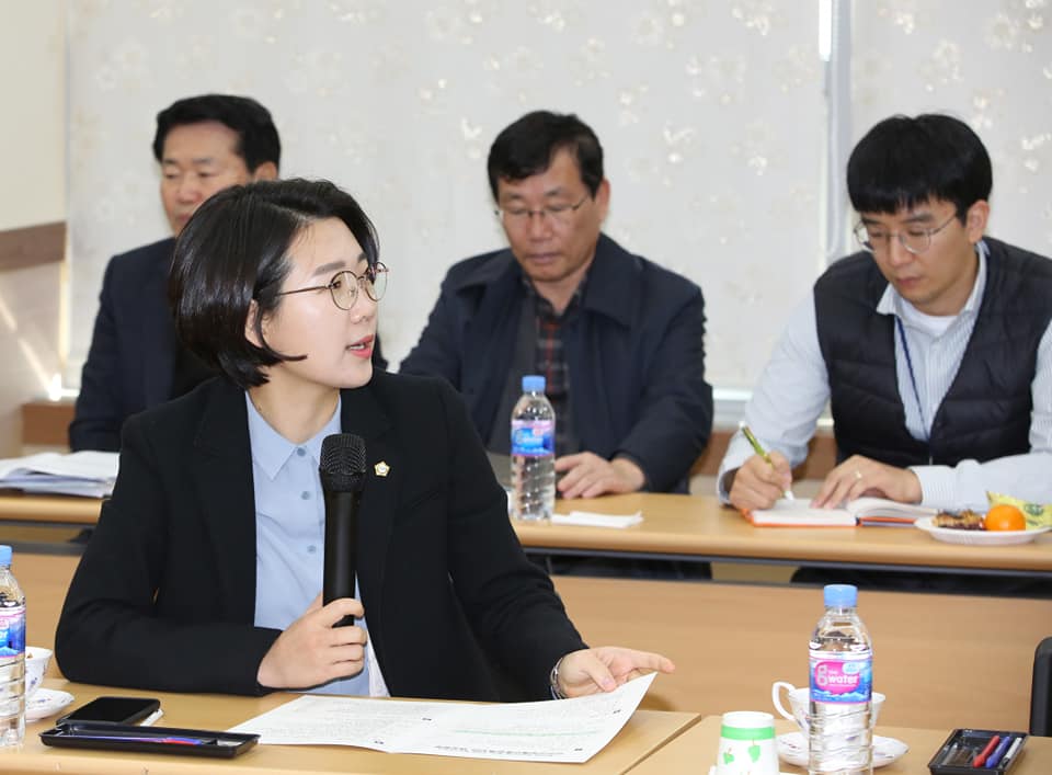 군민과 함께한 사진