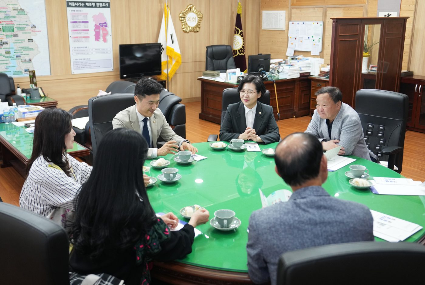 군민과 함께한 사진