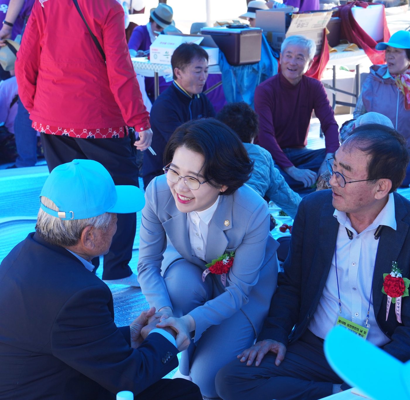군민과 함께한 사진