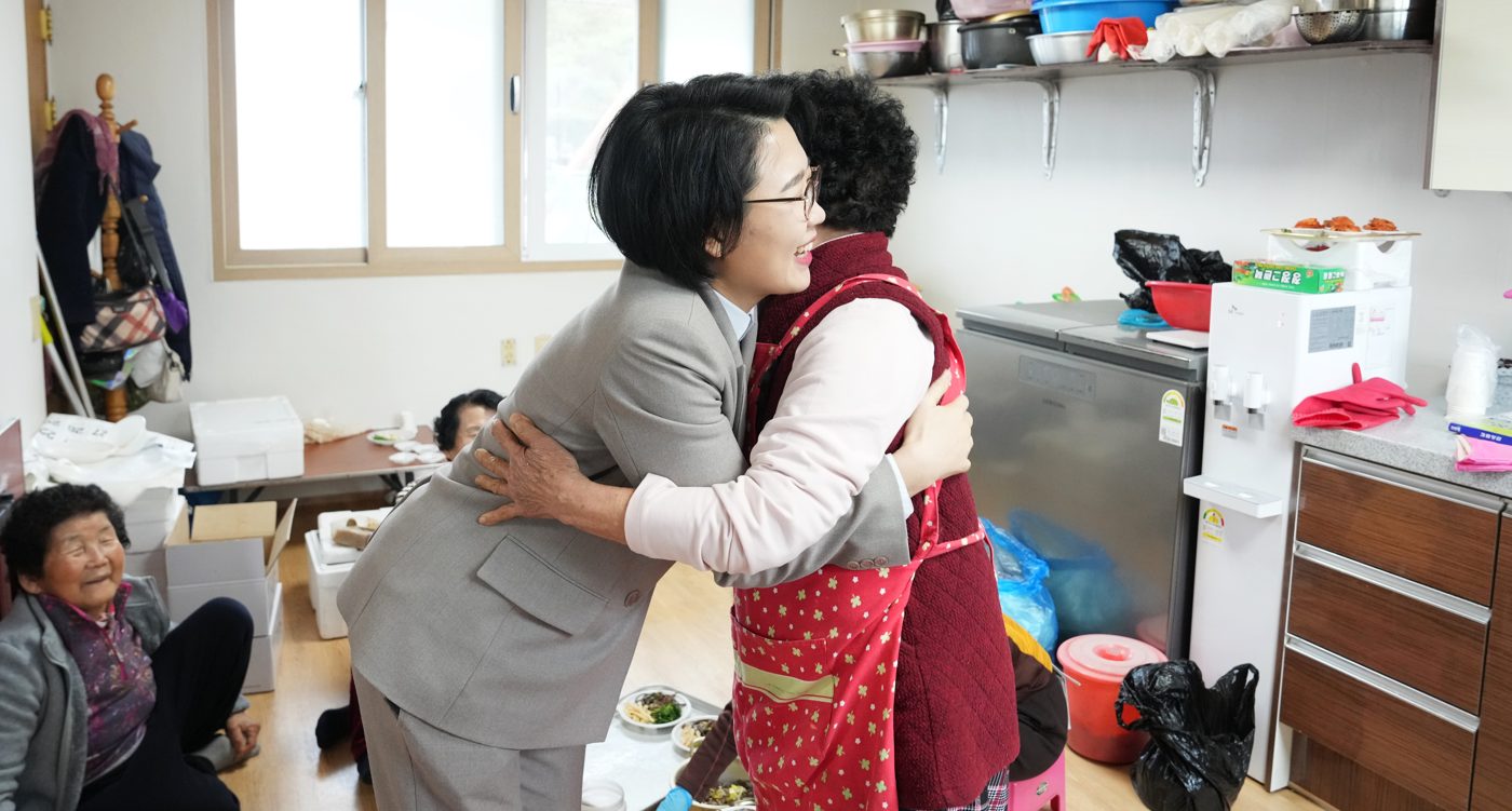 군민과 함께한 사진